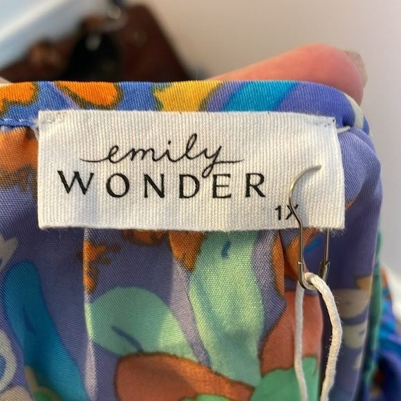 Emily Wonder Periwinkle Split Neckline with Balloon Sleeve Floral Blouse size 1X - Picture 5 of 16